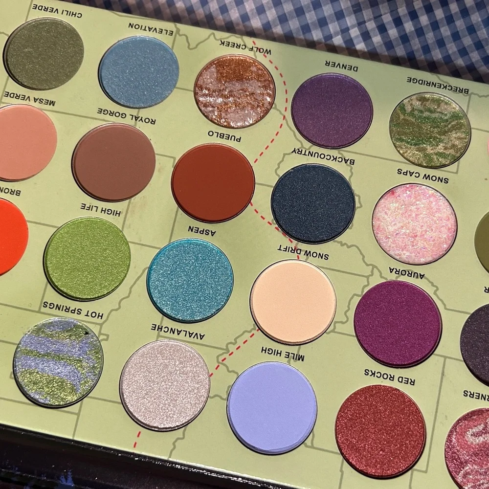 Mile High Eyeshadow Palette Peachy Queen